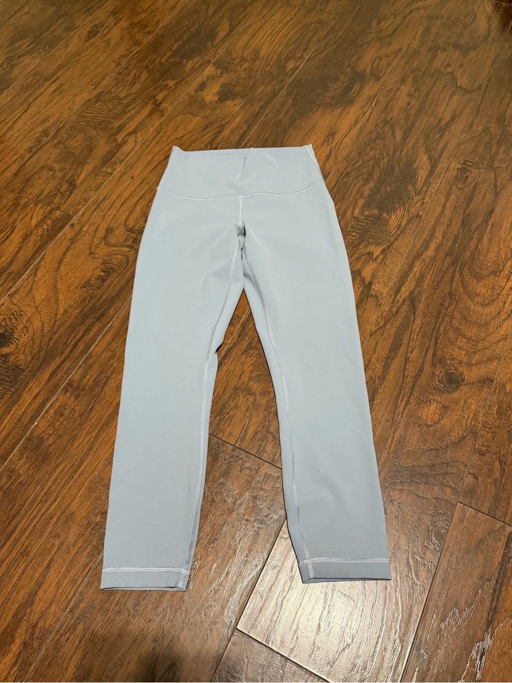 Lululemon women’s light blue wunder train high rise crop 23” leggings size 6